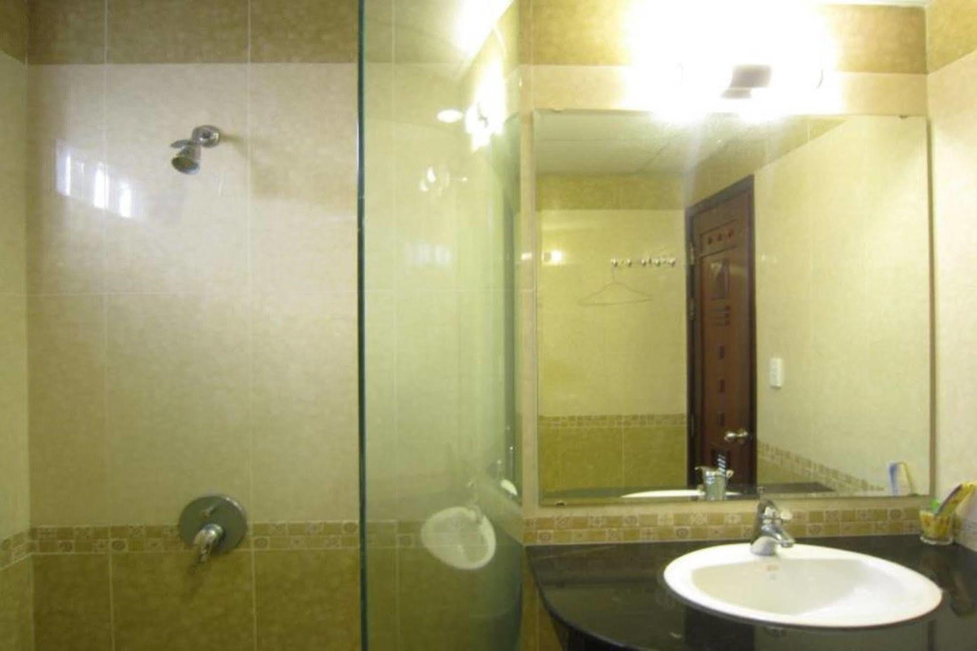Quy Thanh Hotel โฮจิมินห์ซิตี้ ภายนอก รูปภาพ