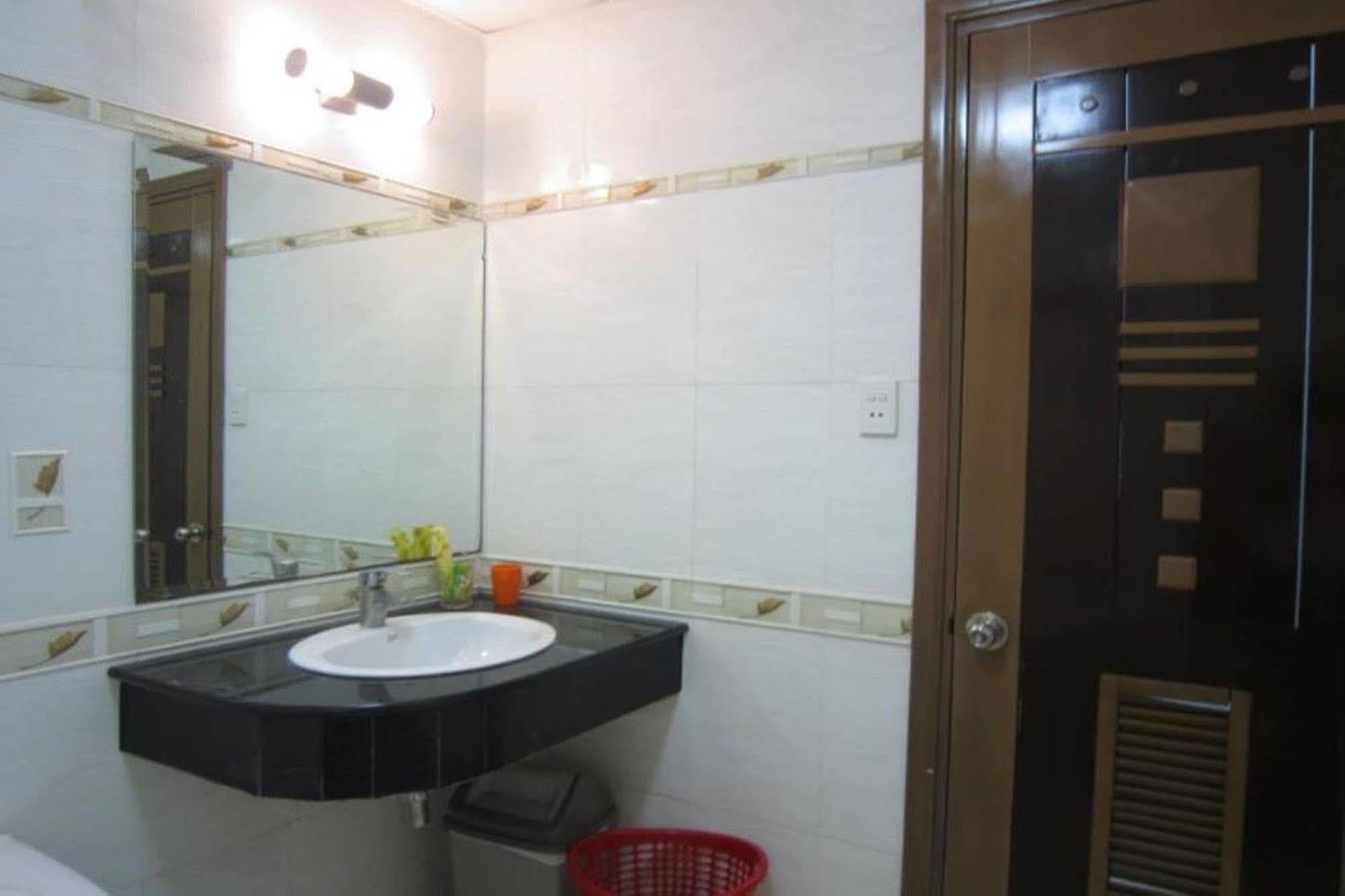 Quy Thanh Hotel โฮจิมินห์ซิตี้ ภายนอก รูปภาพ