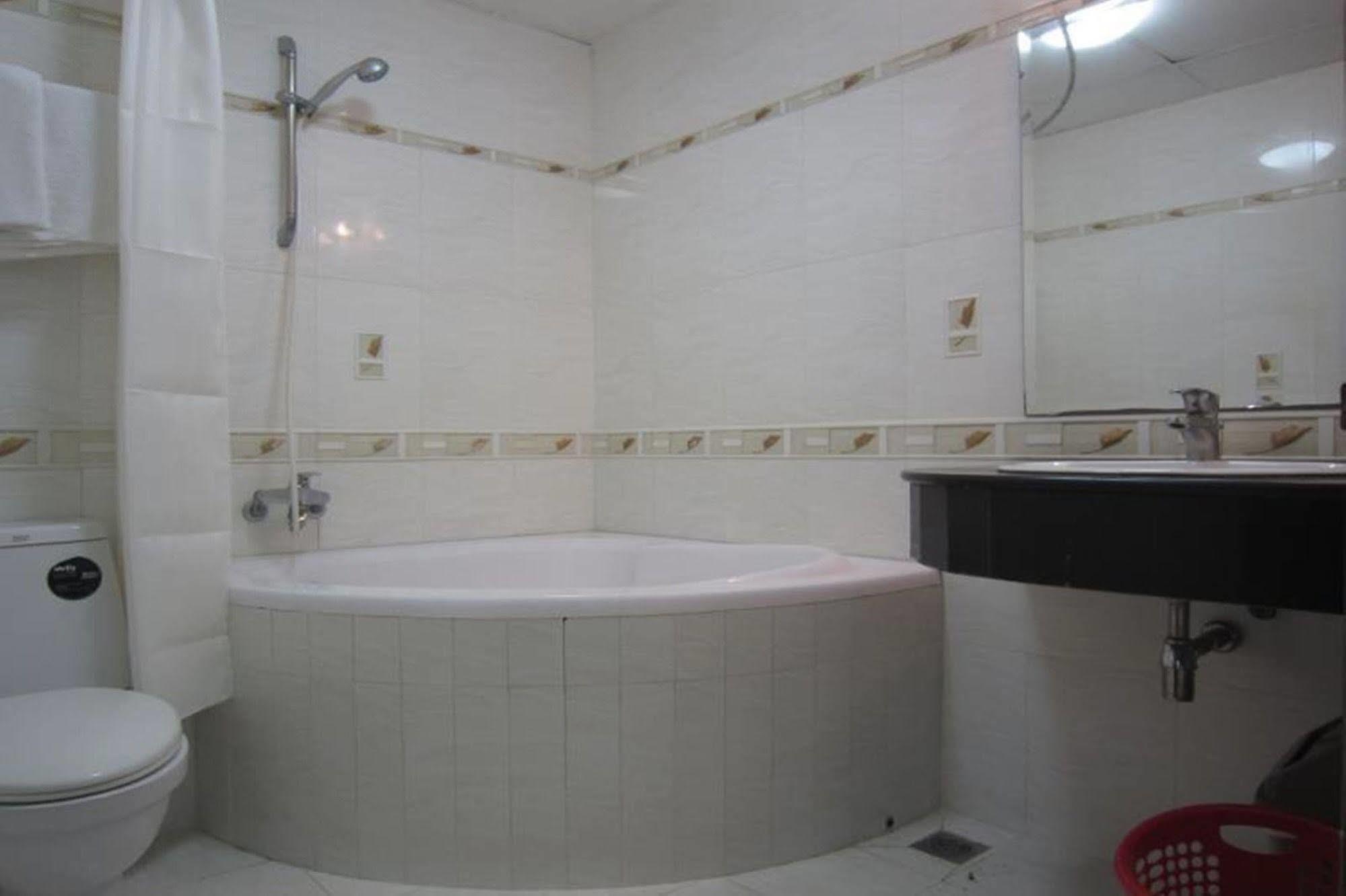 Quy Thanh Hotel โฮจิมินห์ซิตี้ ภายนอก รูปภาพ